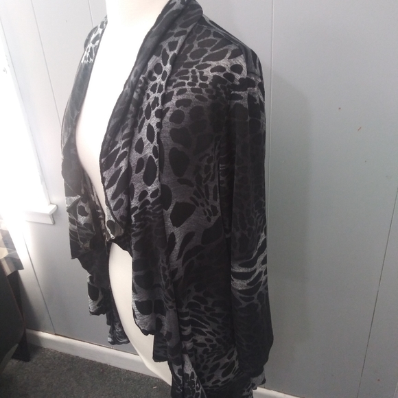 Dressbarn Ruffled Animal Print Cardigan Black Larg - Picture 2 of 7